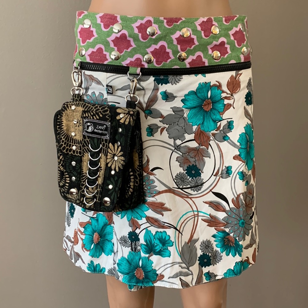 Zand Amsterdam Reversible 4 ways skirt and attachable purse